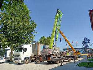 印度尼西亞的石膏粉生產(chǎn)線已全部裝箱運抵港口，印尼的朋友坐等收貨吧。我們的安裝人員已準(zhǔn)備就緒，整裝待發(fā)。